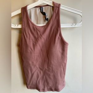 Vuori ribbed crop tank size small